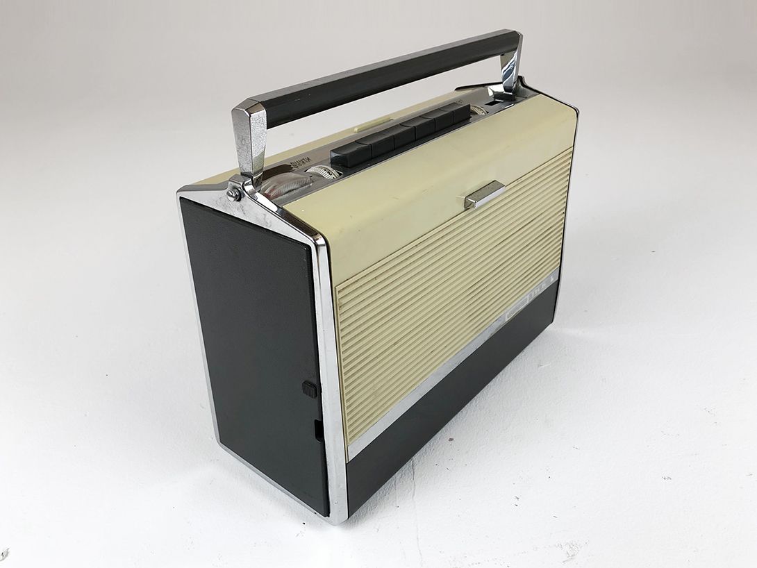 Foto Grundig TK 6 Tape Recorder with Handle