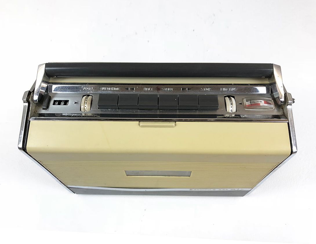 Foto Grundig TK 6 Tape Recorder with Handle