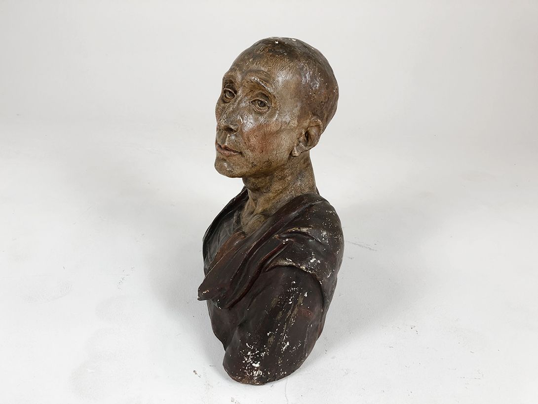 Foto Wooden Sculpture of Monk