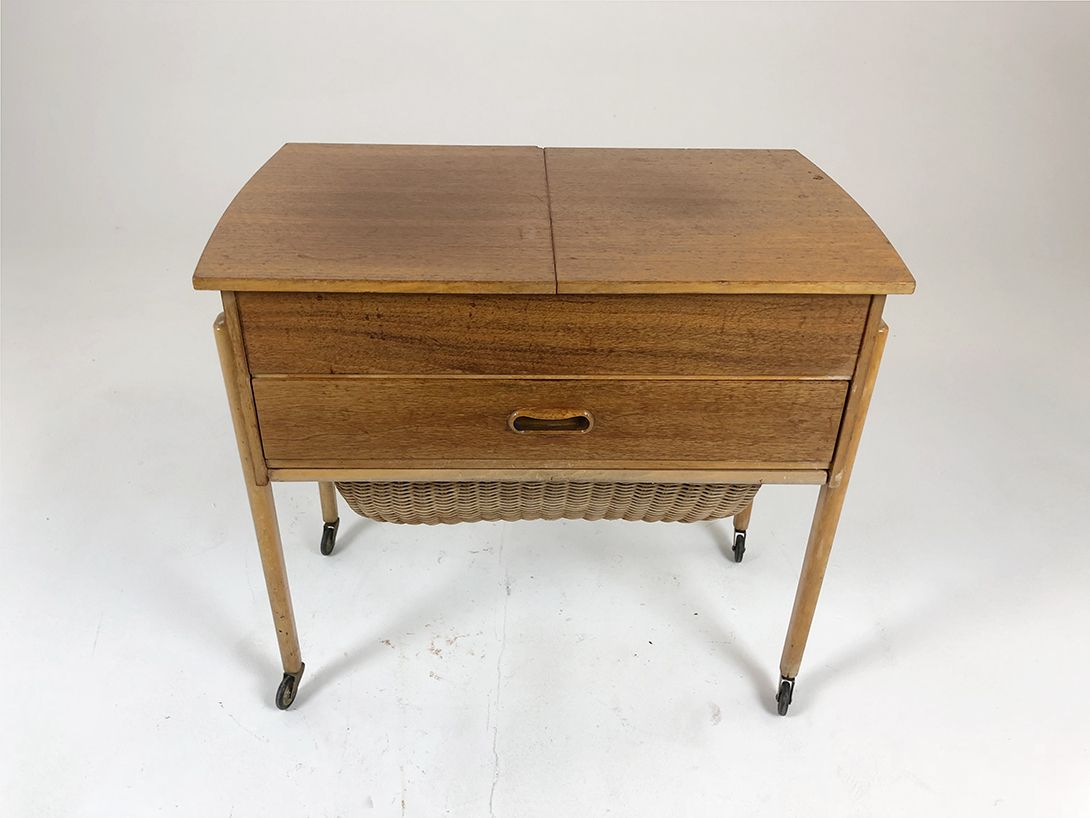 Foto Small Teak Sewing Box Table h56x61x36