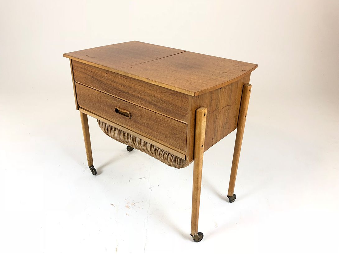 Foto Small Teak Sewing Box Table h56x61x36