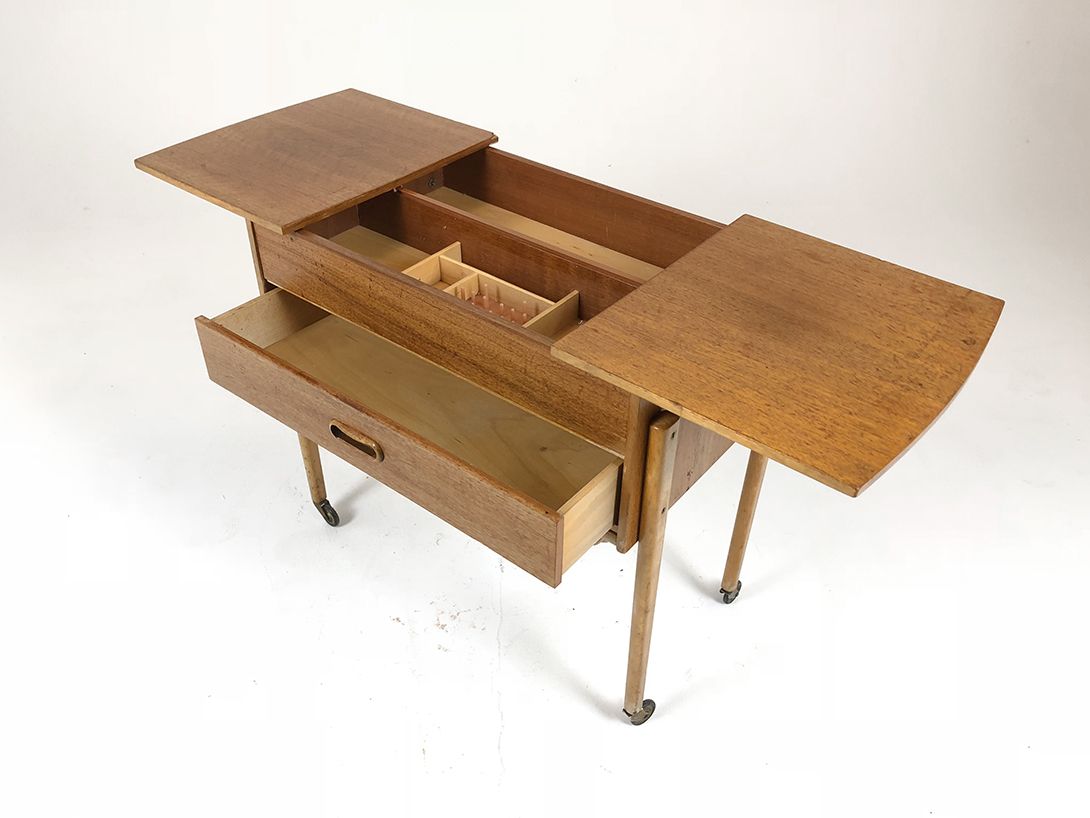 Foto Small Teak Sewing Box Table h56x61x36