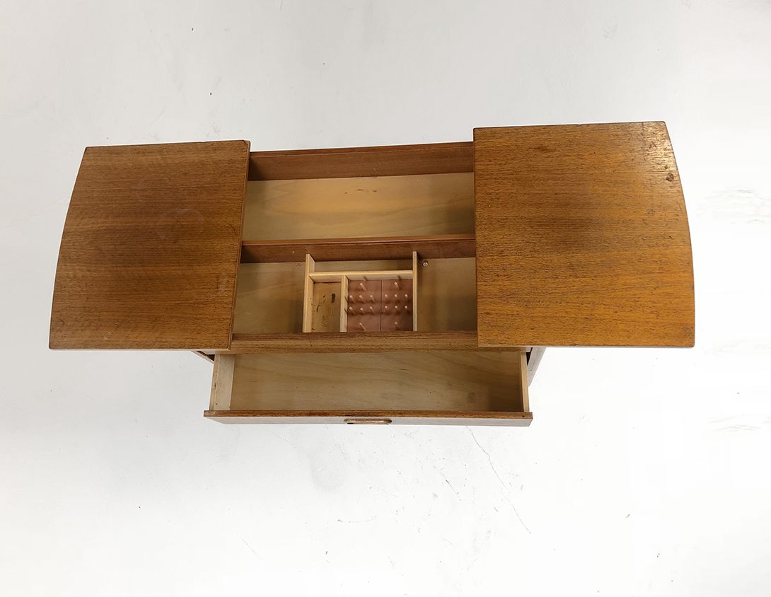 Foto Small Teak Sewing Box Table h56x61x36