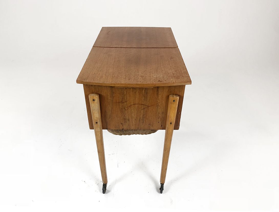 Foto Small Teak Sewing Box Table h56x61x36