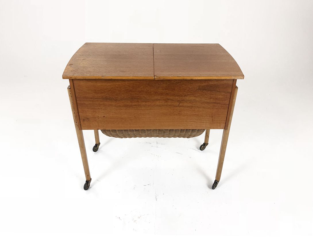 Foto Small Teak Sewing Box Table h56x61x36