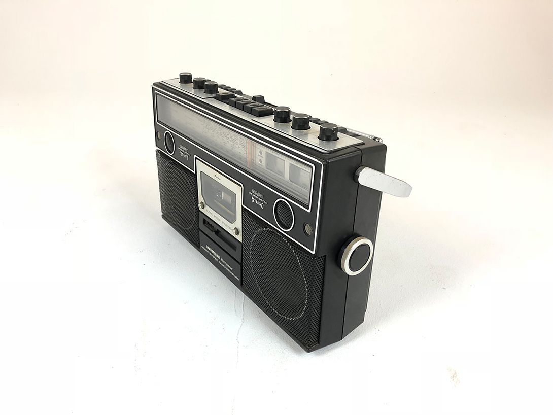 Foto Universum Senator Stereo Radio