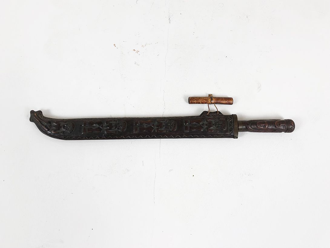 Foto Ancient Asian Knife with Sheath