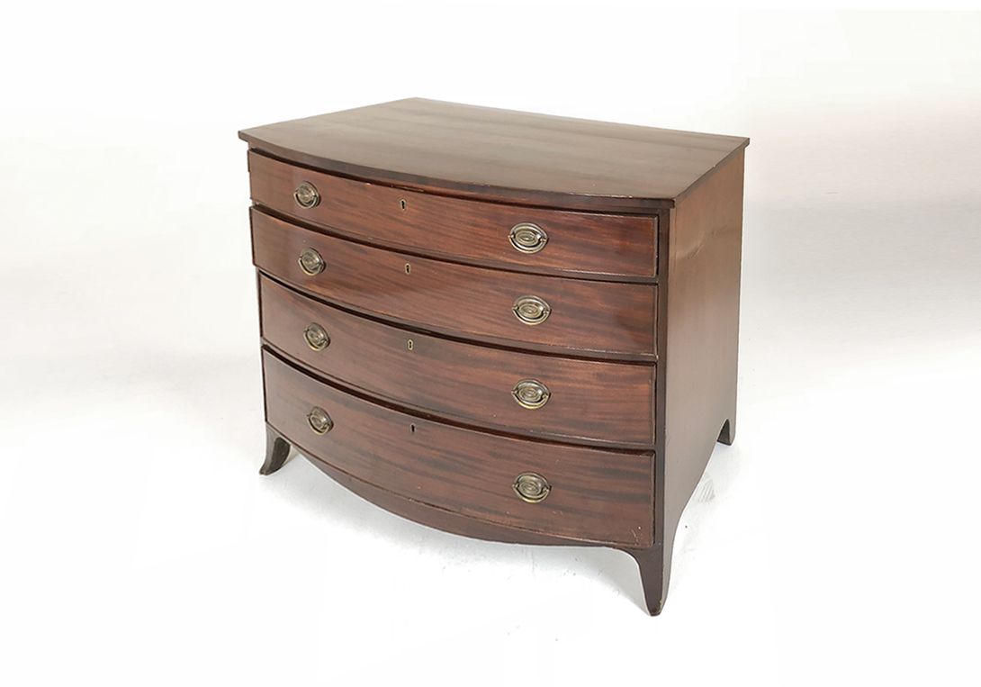 Foto Wooden Mahagoni Commode with Four Drawers