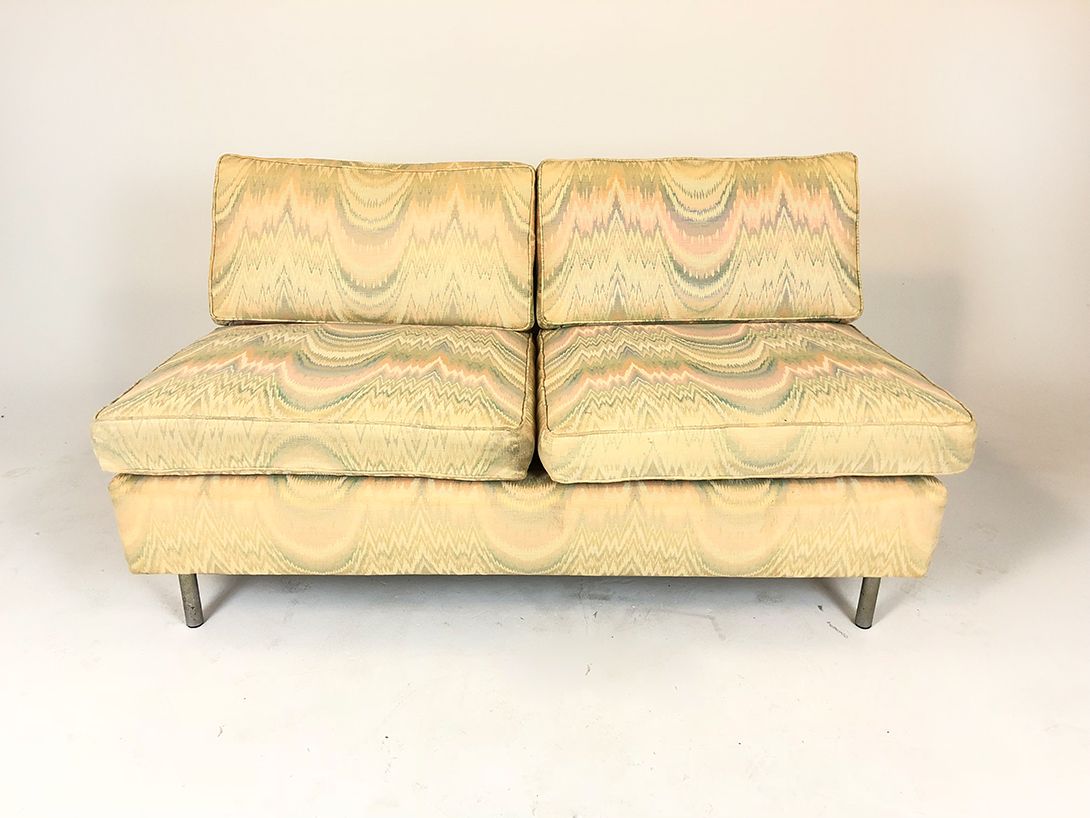 Foto Beige Tecta Sofa with Warped Design by Hans Könecke