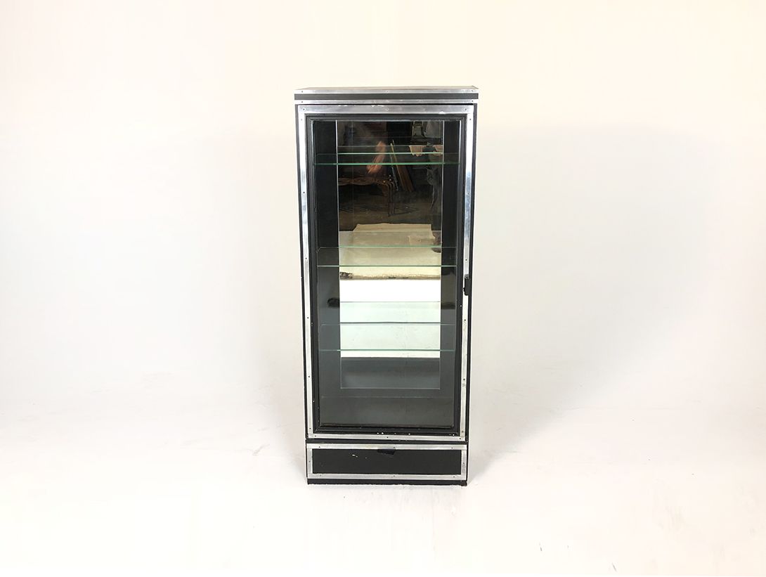 Foto Black Cabinet with Mirror Back, Glass Door and Shelves