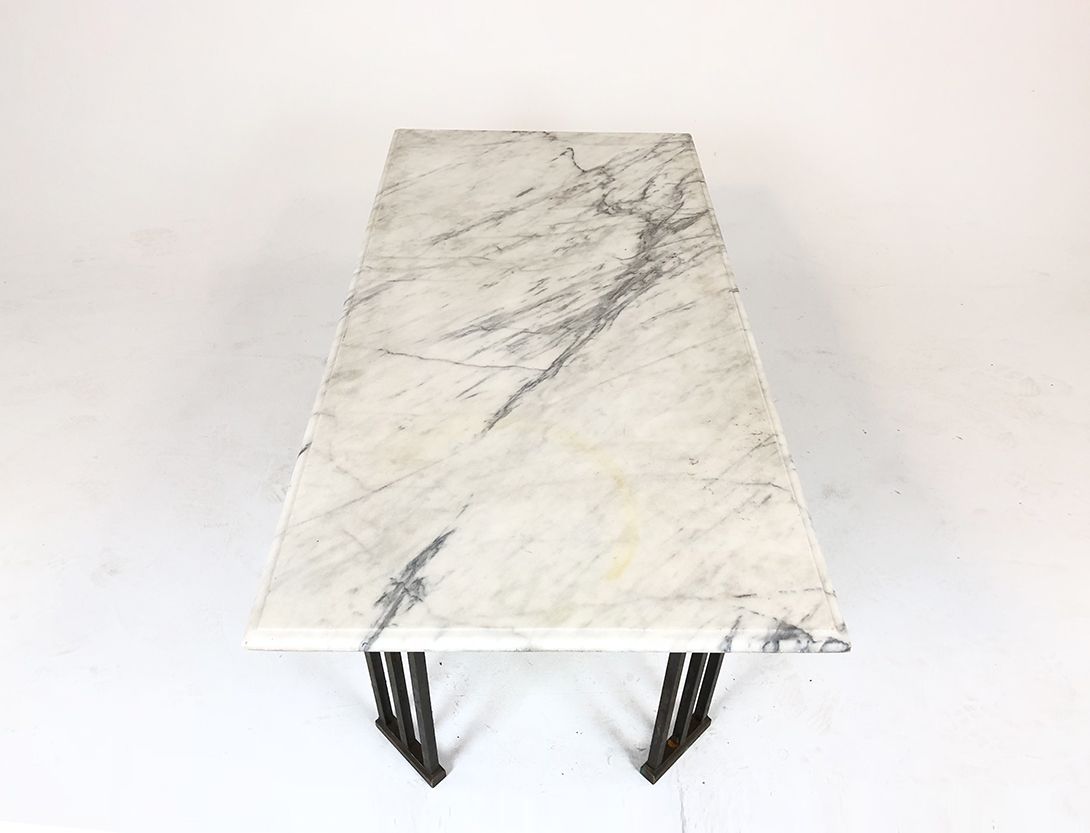 Foto White Marble Table with Black Bent Feet h46x60x120