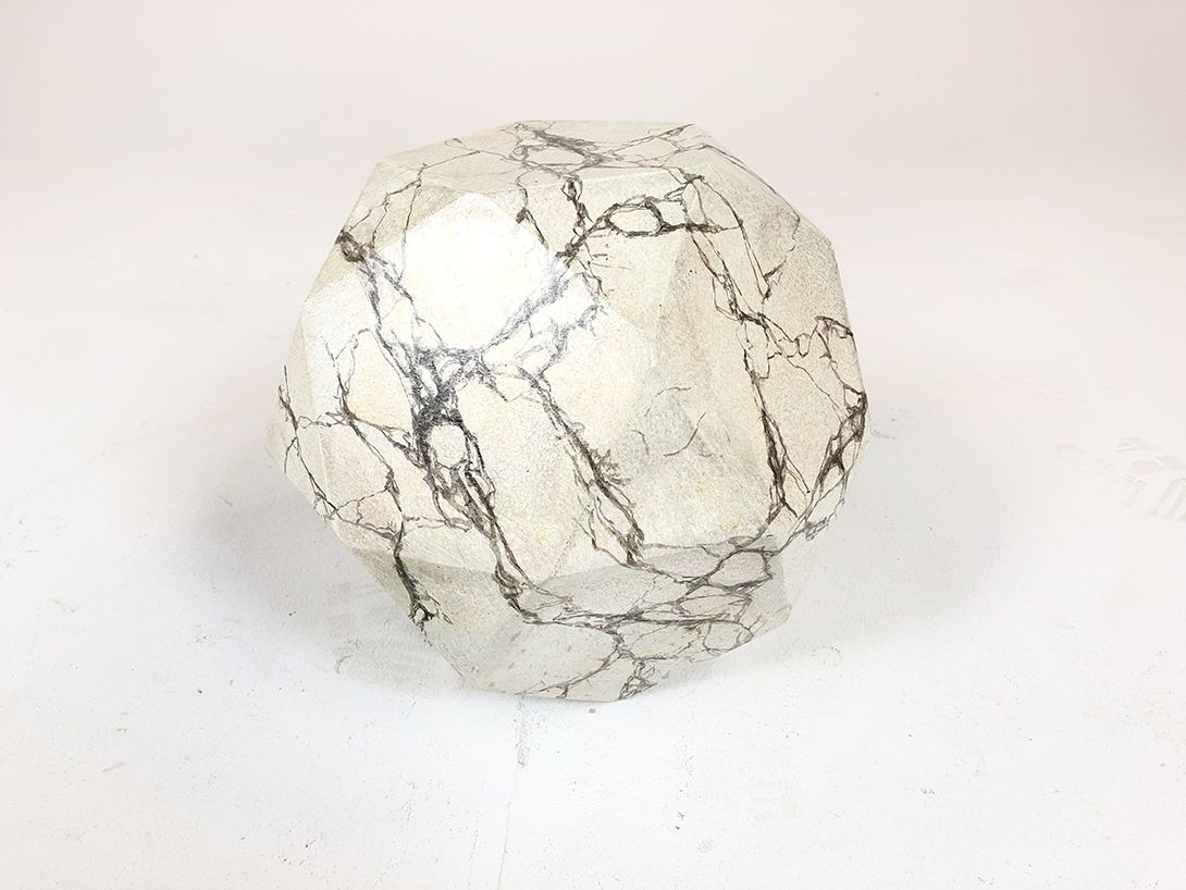 Foto Arty Polyhedron in Marble Look Berlin 2010