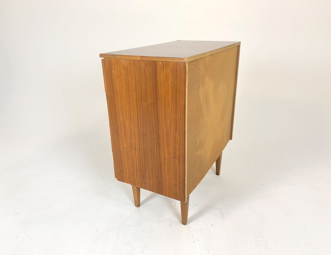 Foto Light Brown Wooden Commode with Four Drawers