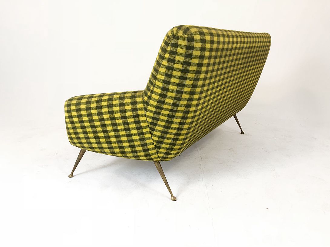 Foto Black and Yellow Plaid Sofa