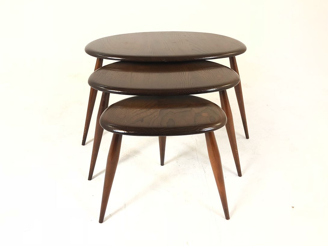 Foto Three Legged English Nesting Tables h40x65x45