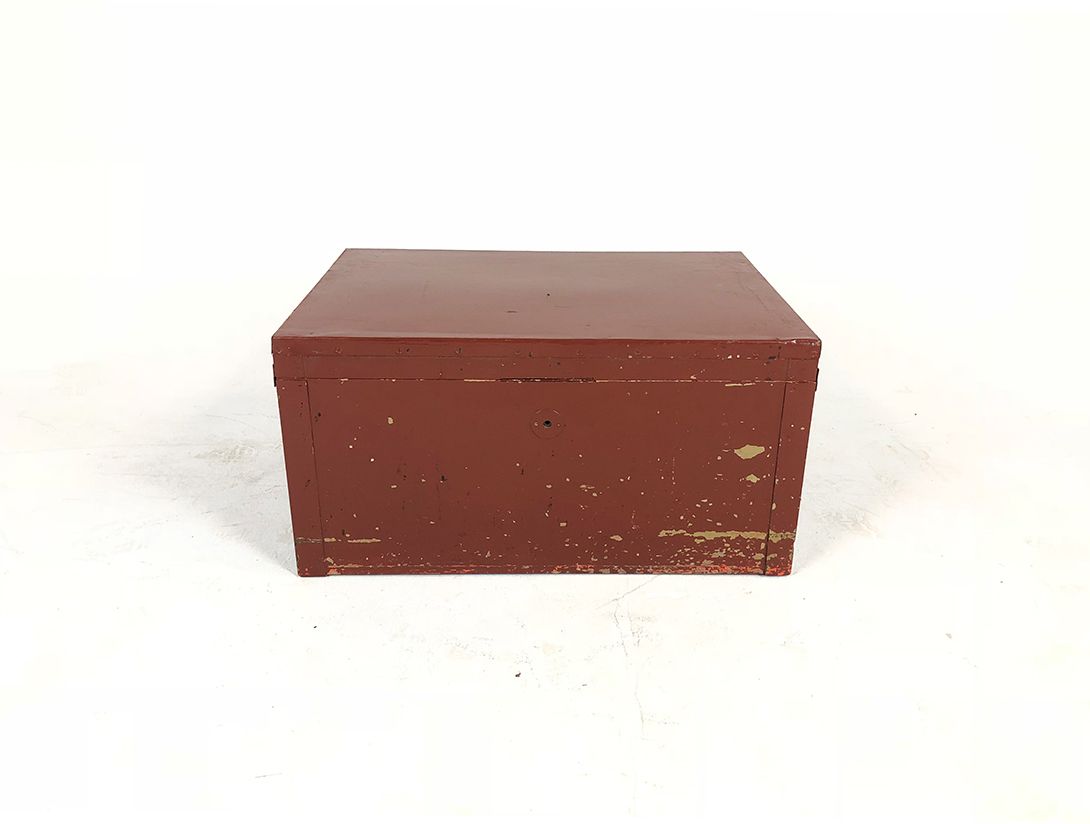 Foto Wooden Military Trunk with Handles Overpainted Germany 1940