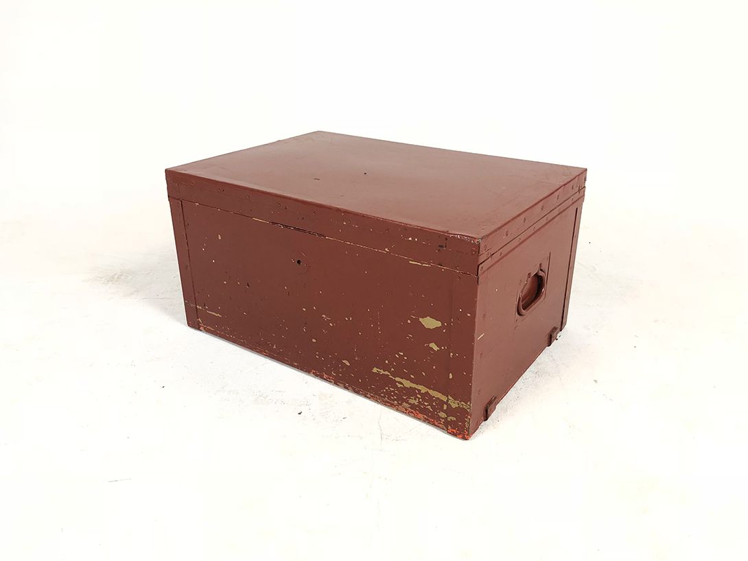 Foto Wooden Military Trunk with Handles Overpainted Germany 1940