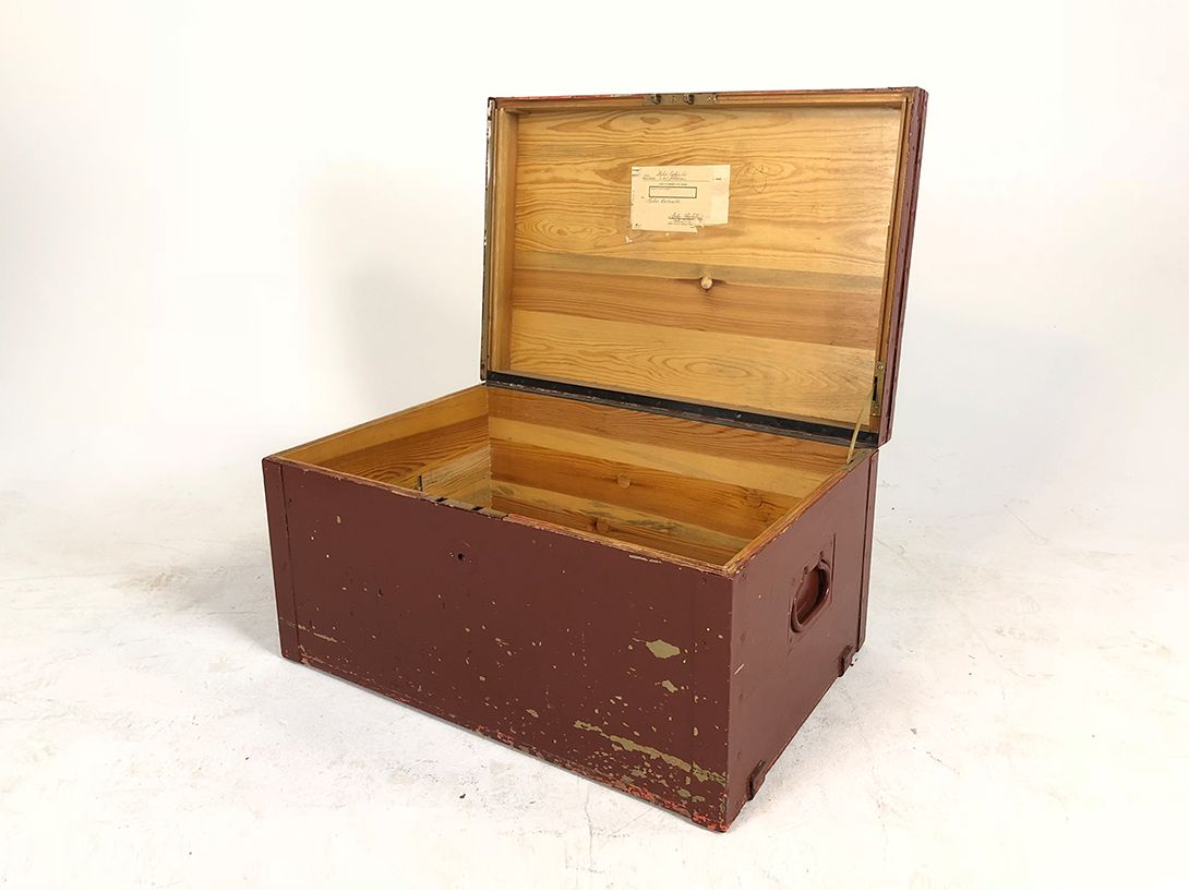 Foto Wooden Military Trunk with Handles Overpainted Germany 1940