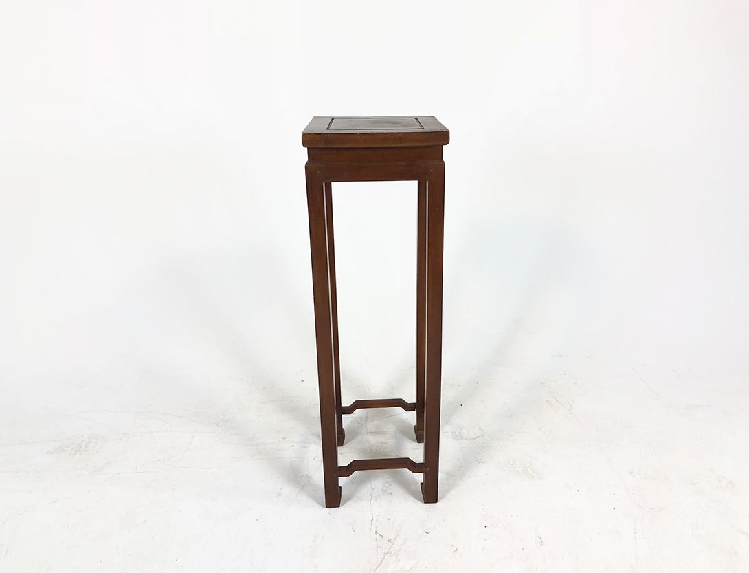 Foto High Wooden Table