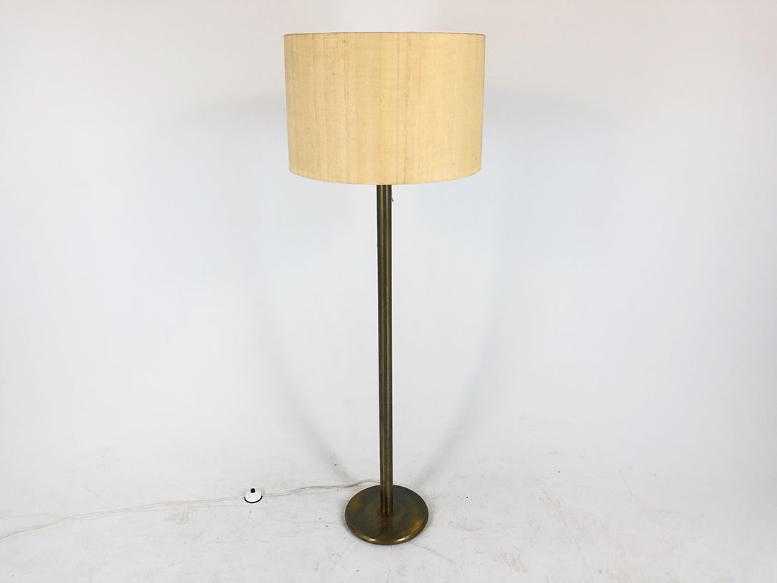 Foto Floorlamp with Sand Brown Shade and Brass Stand h160 G1