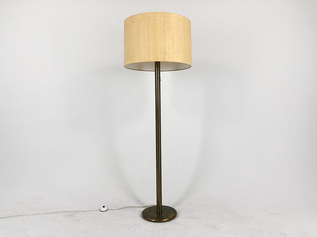 Foto Floorlamp with Sand Brown Shade and Brass Stand h160 G1