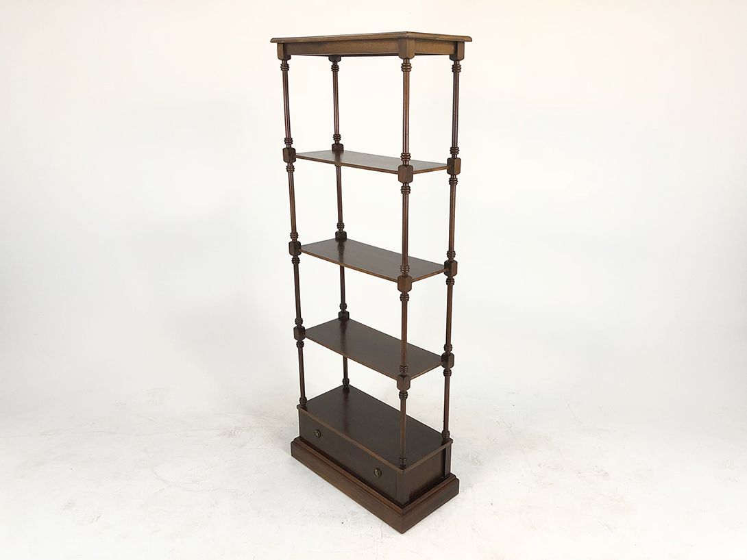 Foto Delicate Wooden Shelf with Drawer