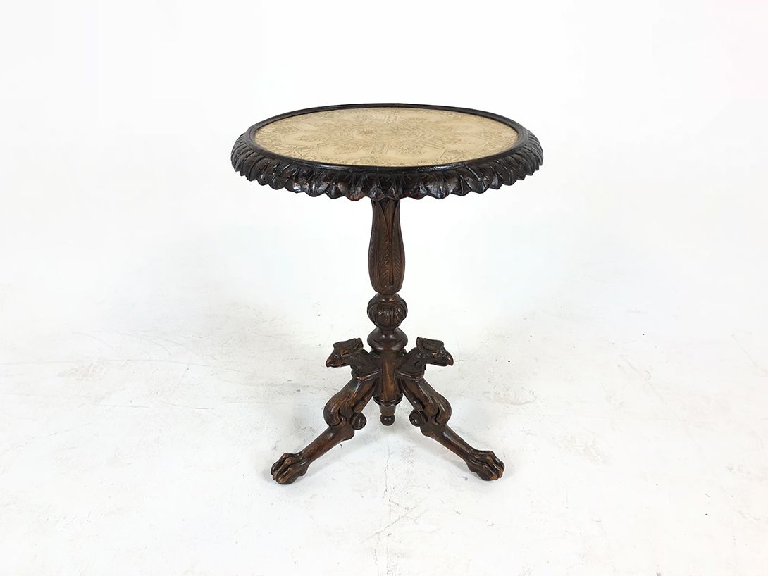 Foto Wooden Carved Side Table h66x50