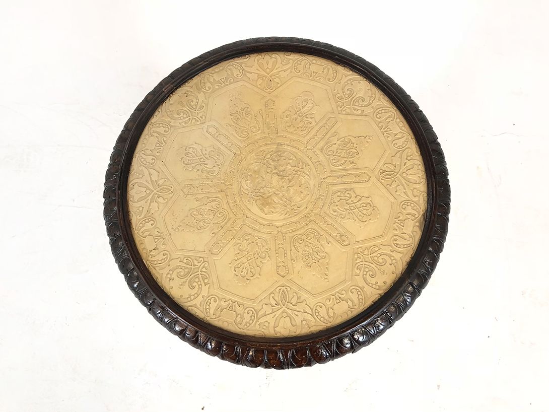 Foto Wooden Carved Side Table h66x50