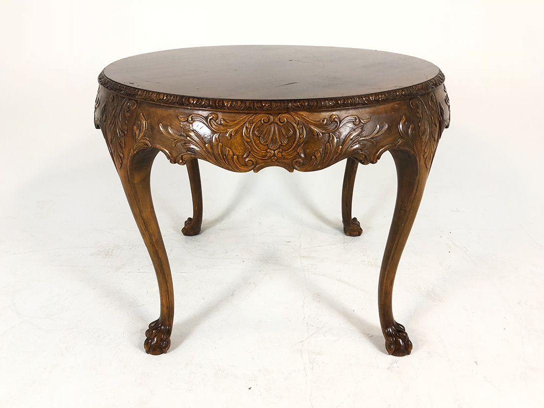 Foto Round Table with Carved in Details h73x79