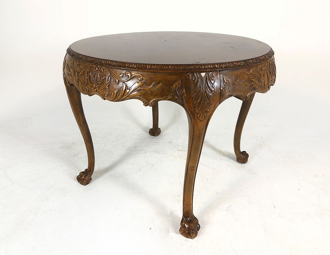 Foto Round Table with Carved in Details h73x79