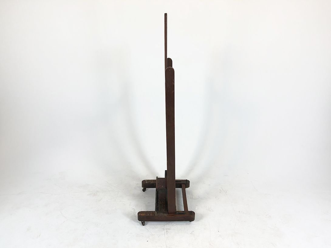 Foto Dark Wooden Easel