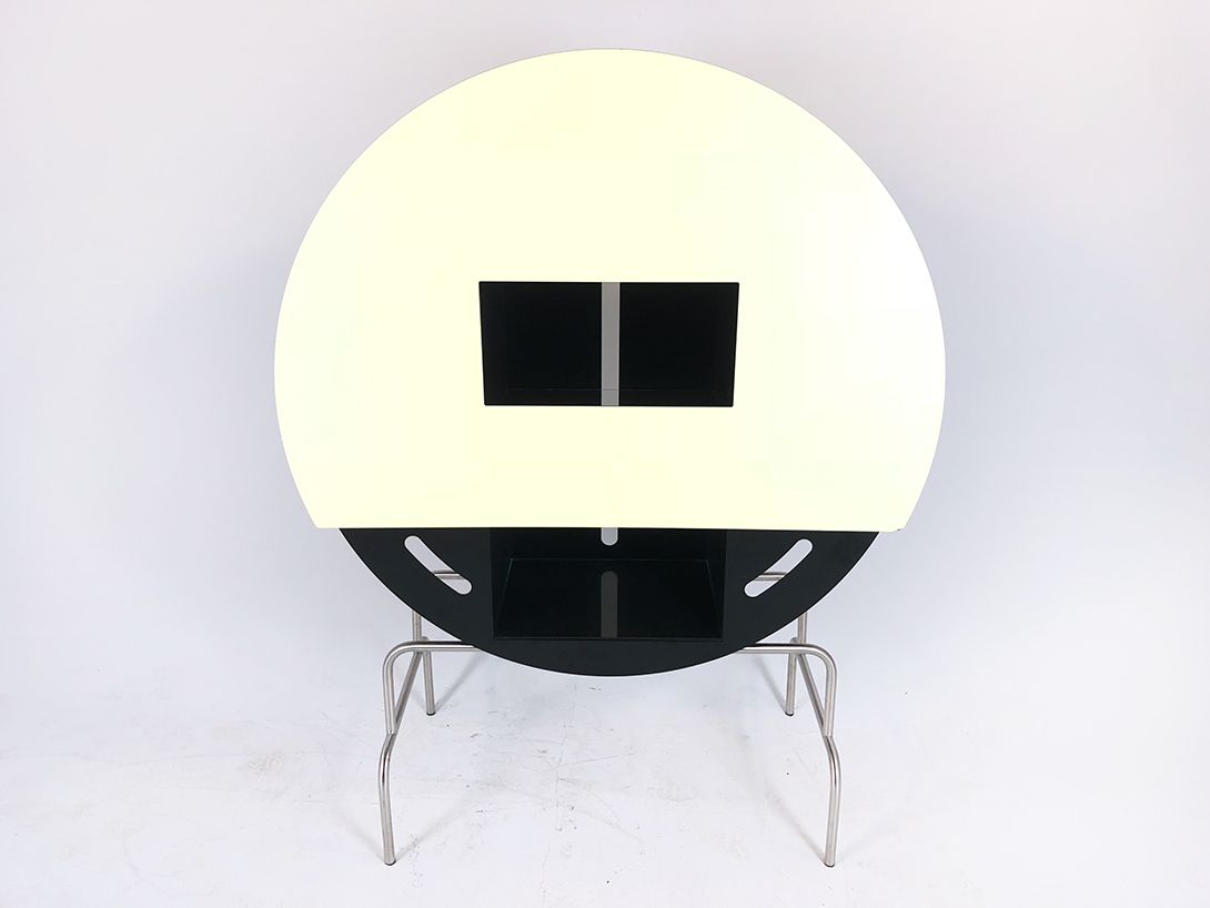 Foto Round Midcentury Shelf in Black and Broken White