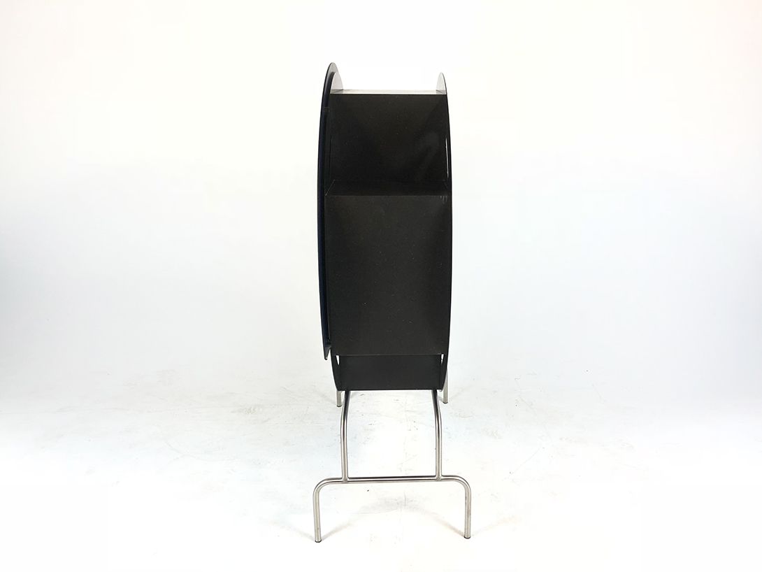 Foto Round Midcentury Shelf in Black and Broken White