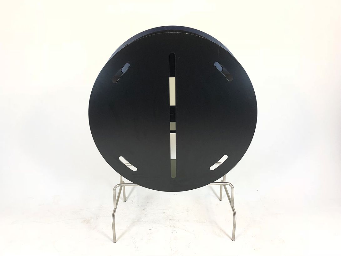 Foto Round Midcentury Shelf in Black and Broken White