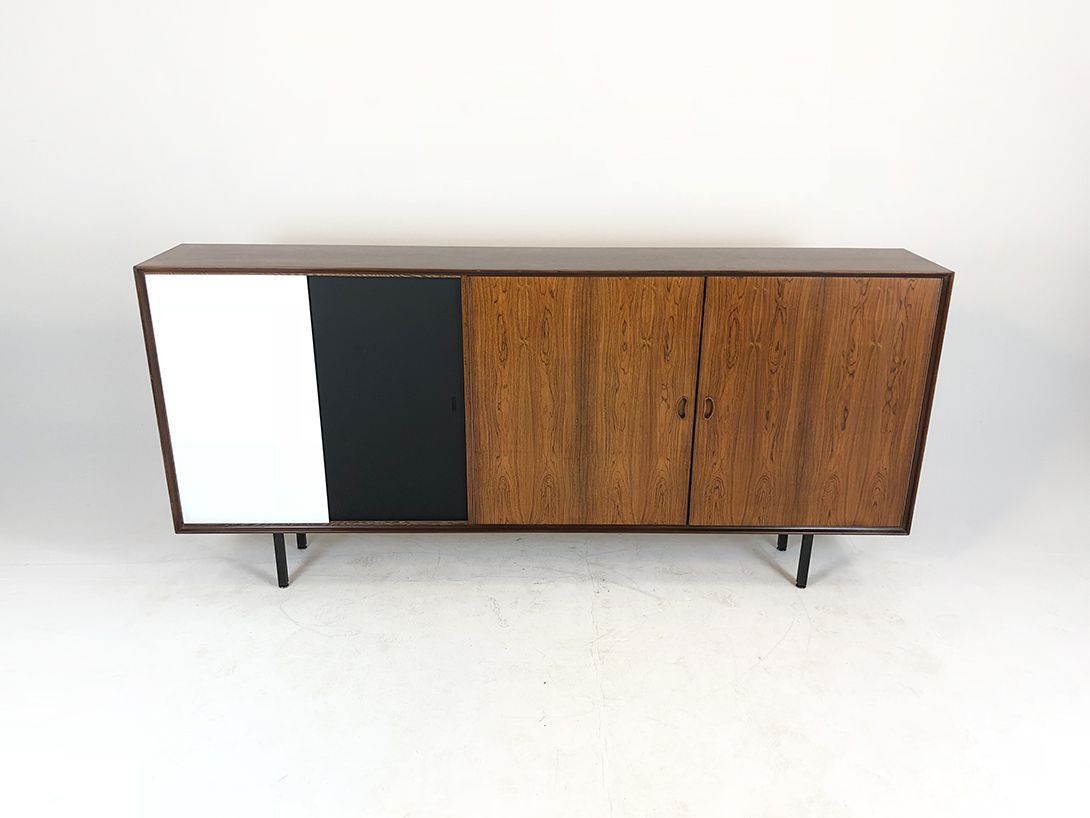 Foto Sideboard Walnut with Black/White Sliding Doors w220 France 1967