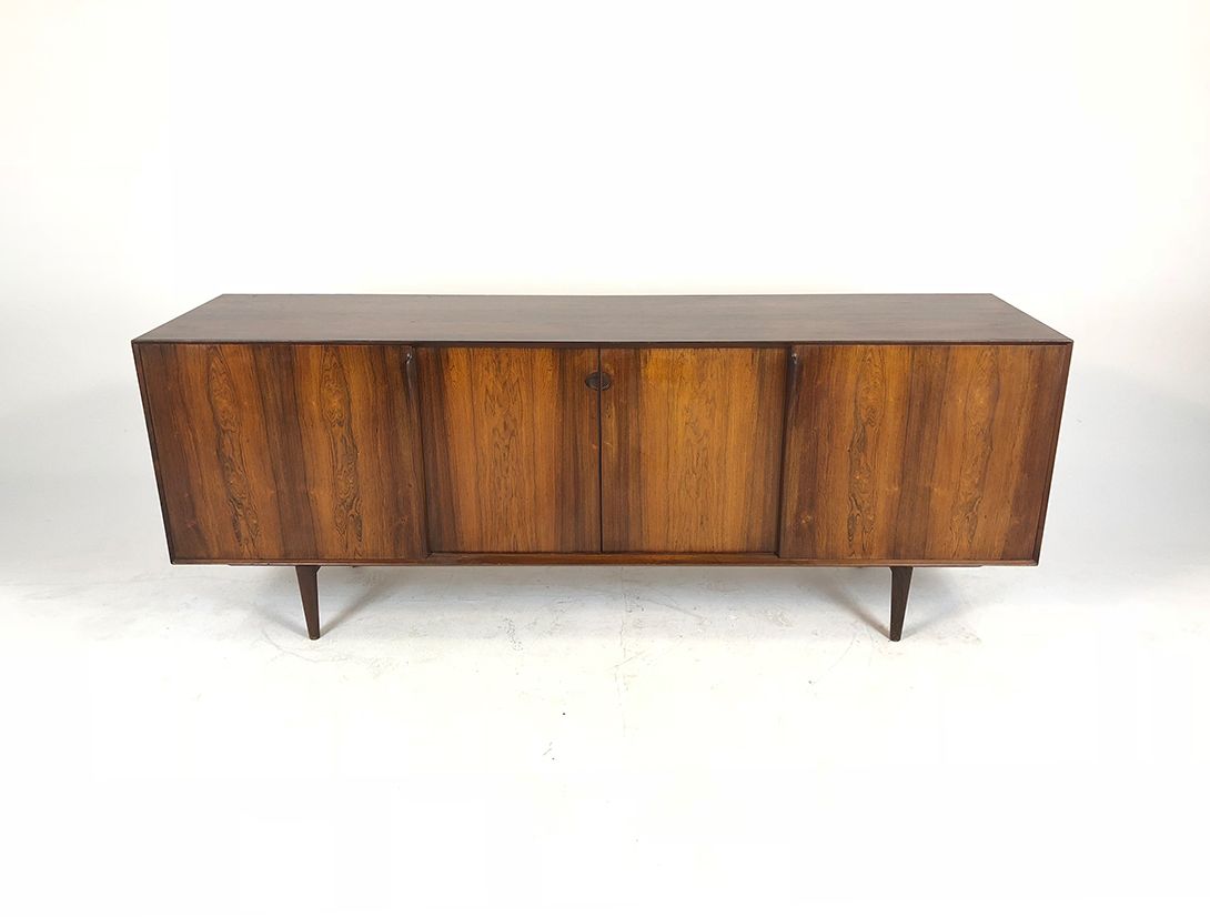 Foto Elegant Rosewood Sideboard 1960 w210