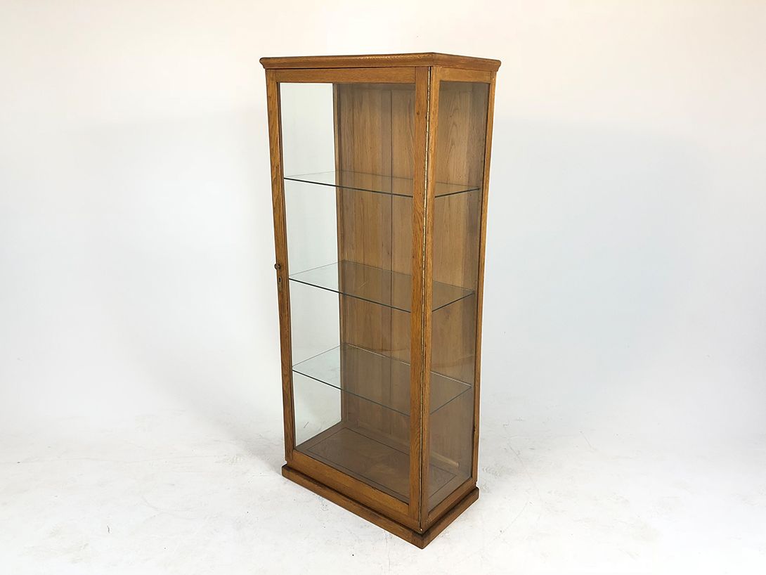 Foto Glass Cabinet with Wooden Frame