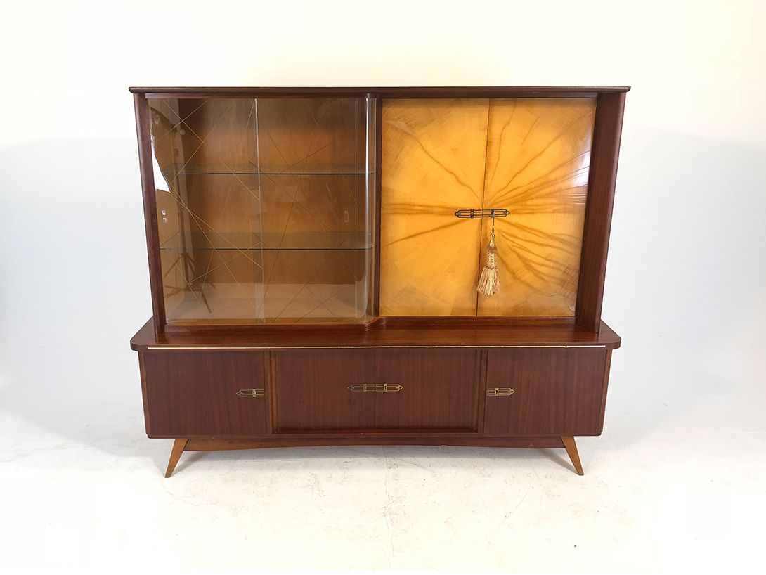 Foto Unique Wooden Cabinet with Glass Shelves Germany *N