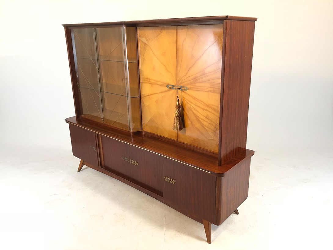 Foto Unique Wooden Cabinet with Glass Shelves Germany *N