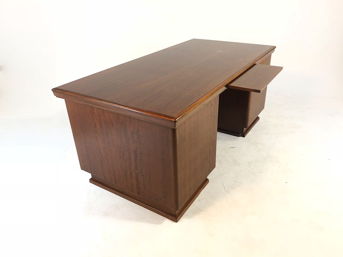Foto Art Deco Wooden Office Desk with Brass Fittings h77x183x92