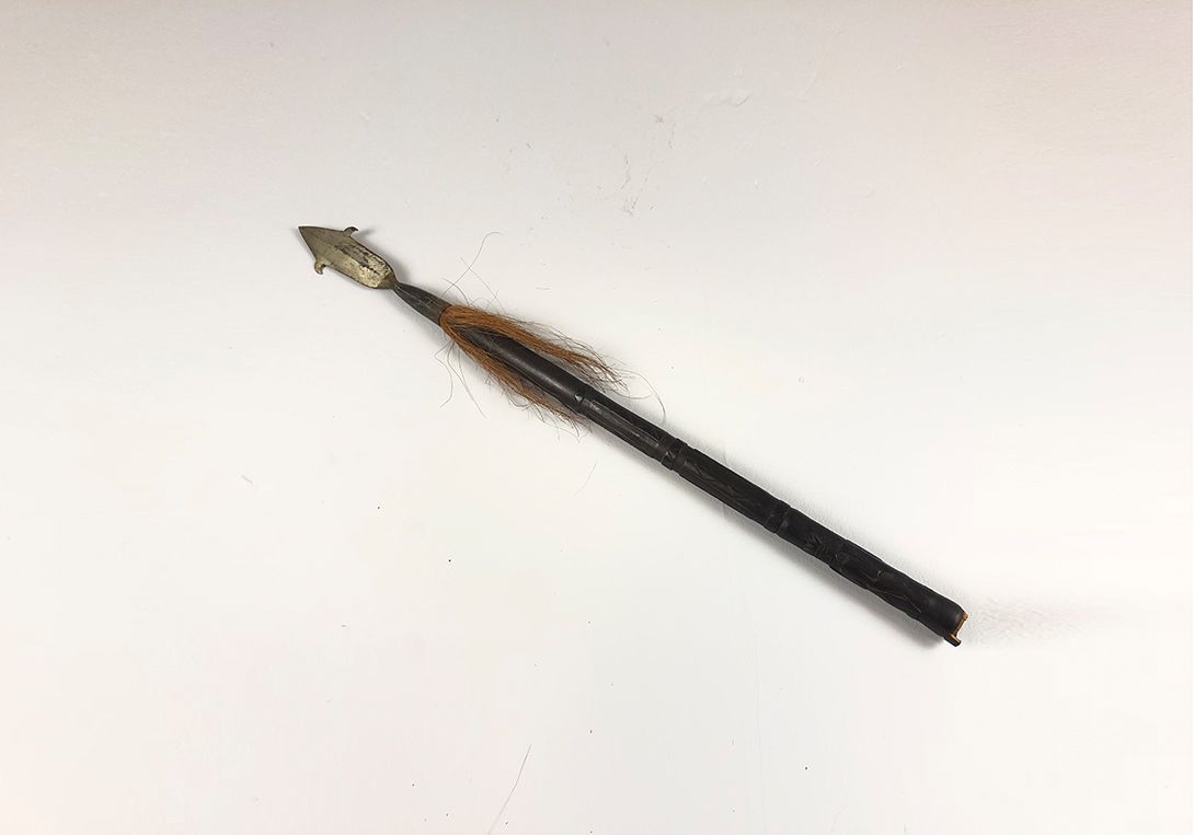 Foto Ancient Spear with Hairs