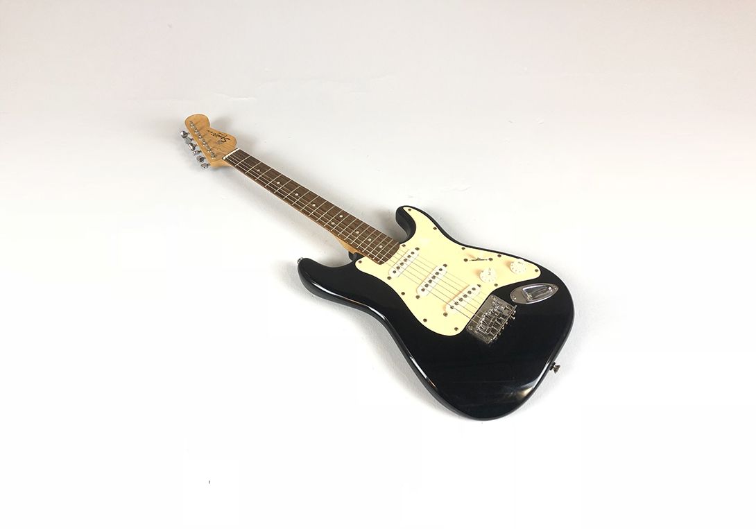 Foto Black and White Fender Electric Guitar