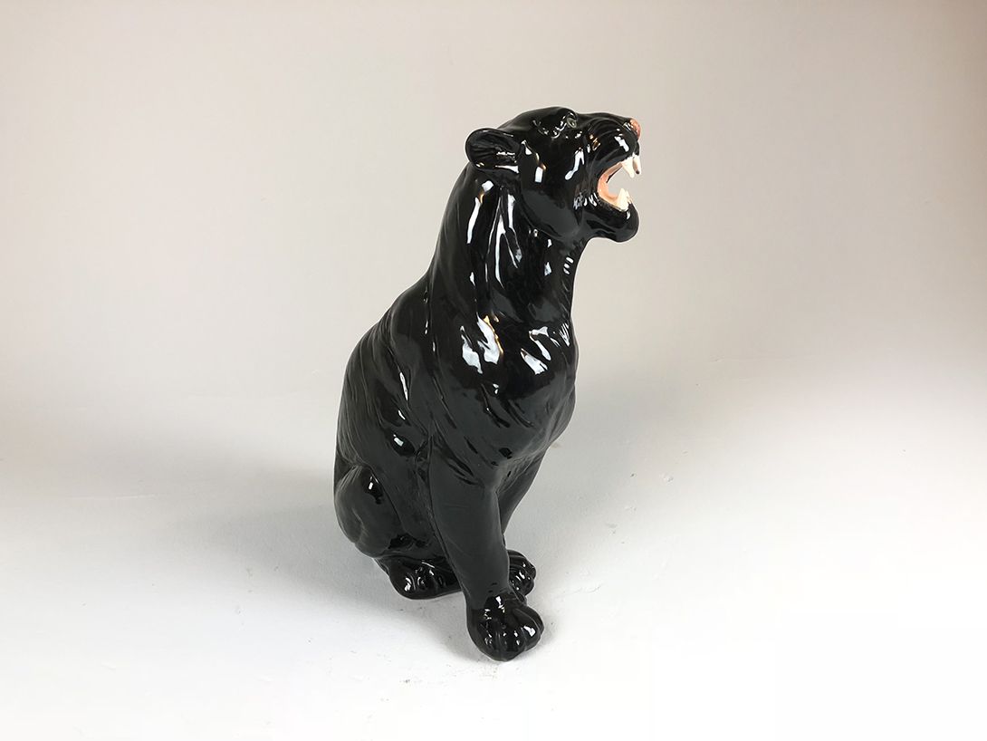 Foto Sculpture of Glossy Black Panther