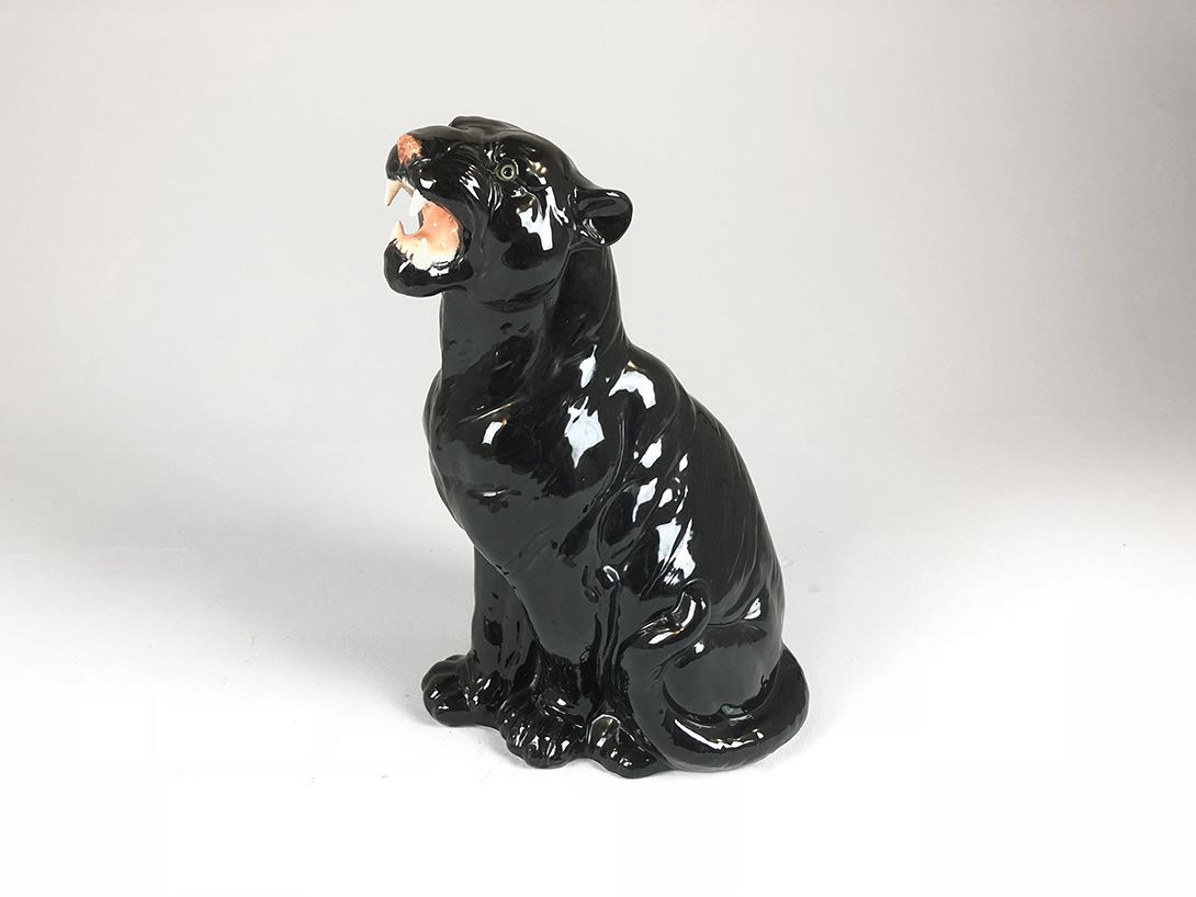 Foto Sculpture of Glossy Black Panther