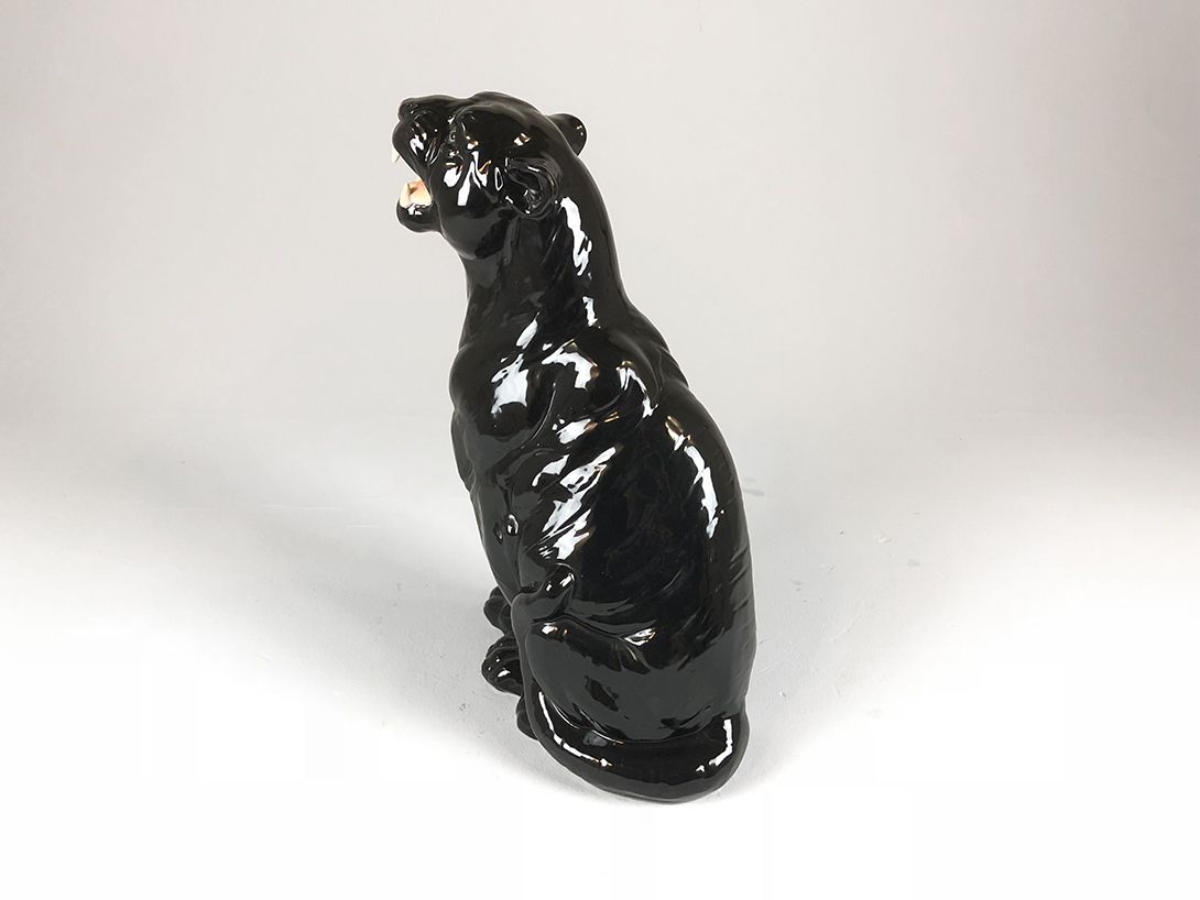 Foto Sculpture of Glossy Black Panther