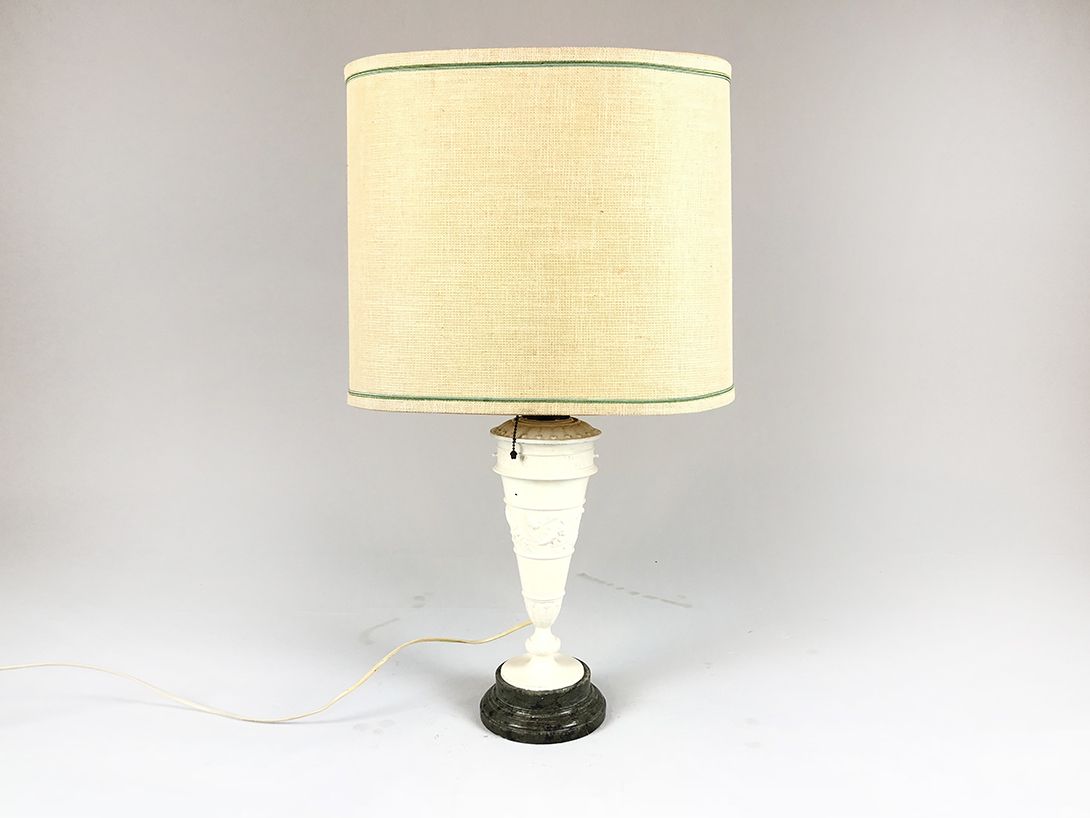 Foto Lamp with Flat Textile Shade on Cone Foot h80