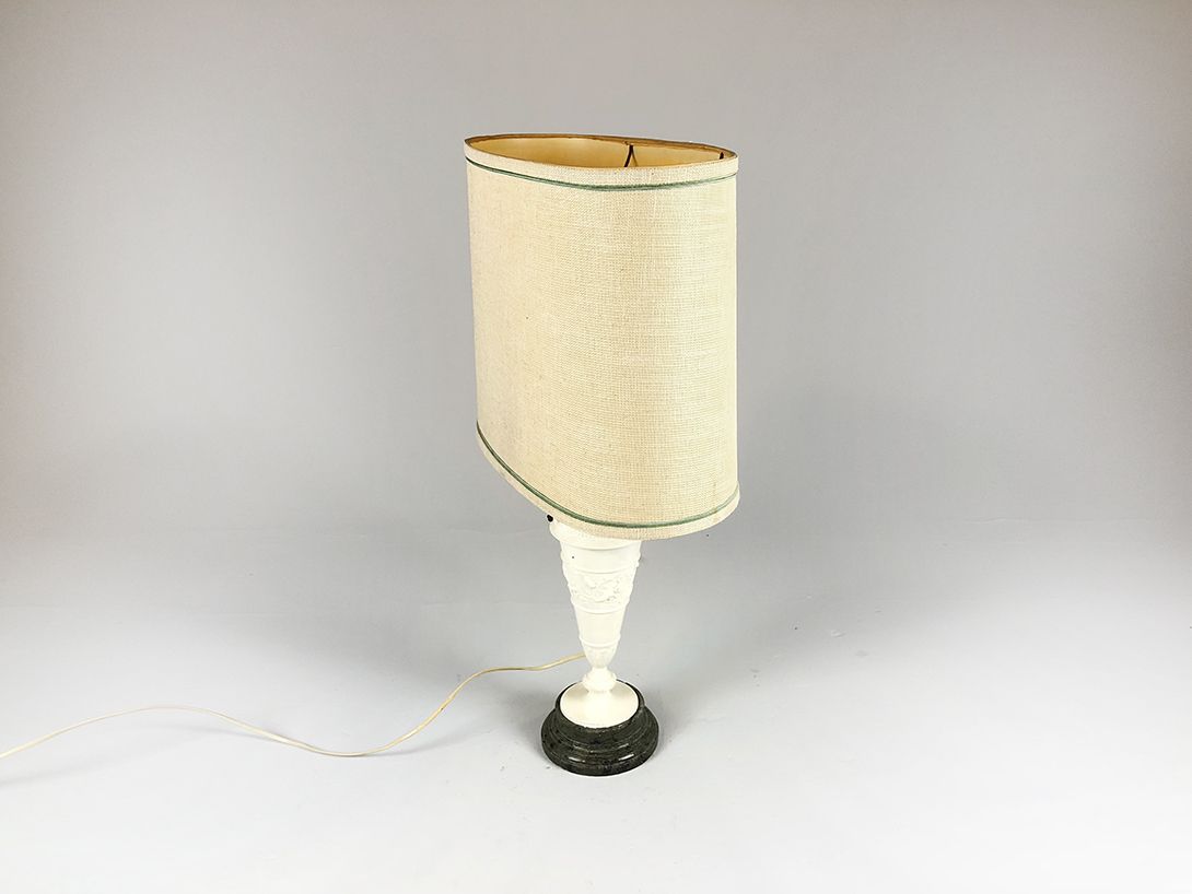 Foto Lamp with Flat Textile Shade on Cone Foot h80