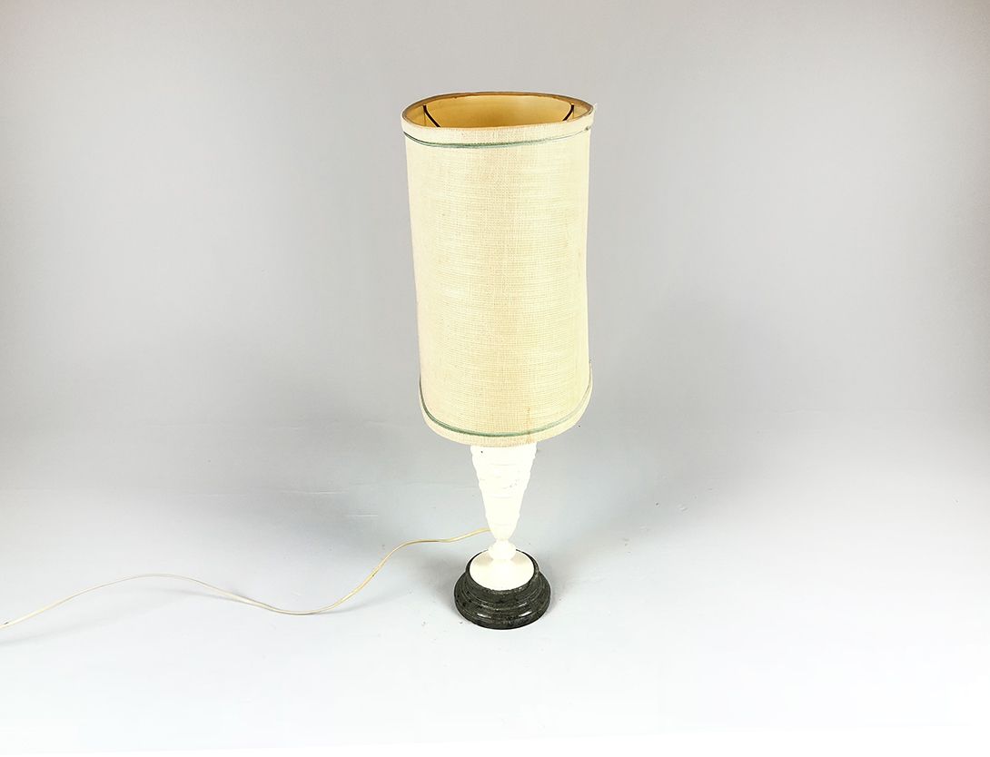 Foto Lamp with Flat Textile Shade on Cone Foot h80