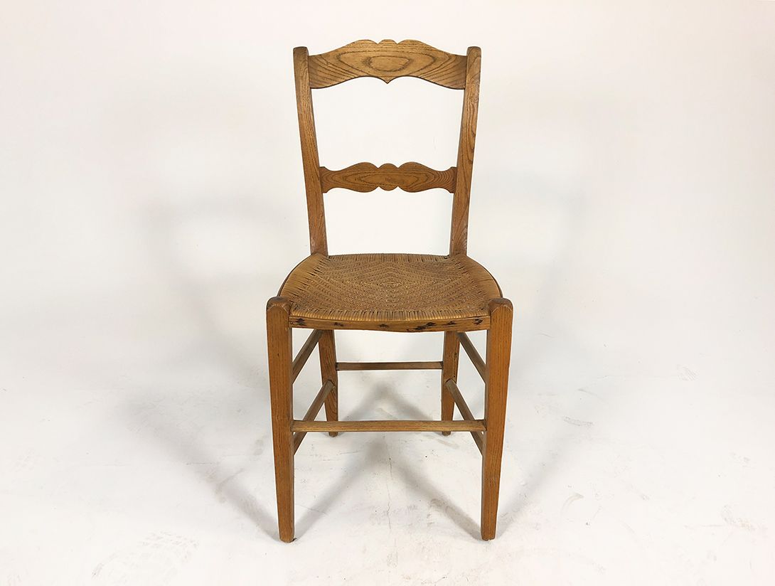 Foto Wooden Chair with Woven Seat