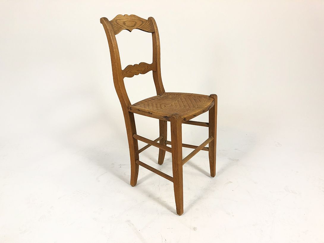 Foto Wooden Chair with Woven Seat